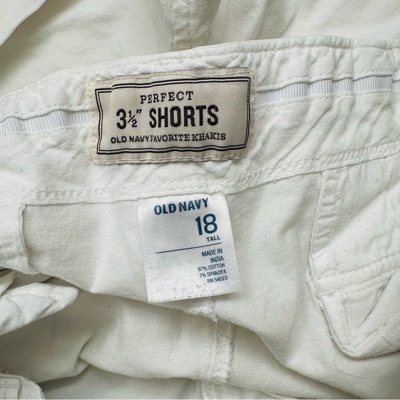 Old‎ Navy Khakis Women’s White Shorts Size 18 Tall - Picture 3 of 3